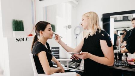 Soutěž: I maminky můžou být chic. Vyhrajte profesionální make-up a focení