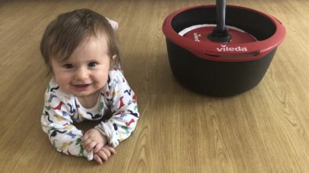 Jarní úklid raz dva: Jak na čistou podlahu i bez lezení po kolenou a otravného ždímání hadru?