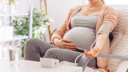Pravidelné měření krevního tlaku v těhotenství nepodceňujte