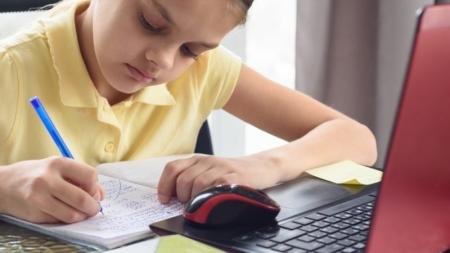 Kdy půjdou děti do školy? V lednu to určitě nebude, rozhodla vláda