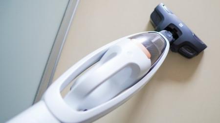 TEST: Vyzkoušely jsme nový tyčový vysavač, který nyní můžete vyhrát