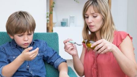 Trápí vaše dítě suchý kašel? Vyzkoušejte s námi sirup Petit Drill, který je z 99 % přírodního původu