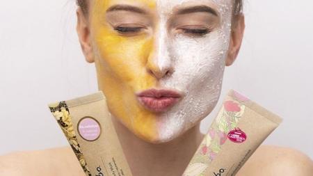 Kosmetička má zavřeno? Vyzkoušeli jsme omlazující esenci a masku Resibo