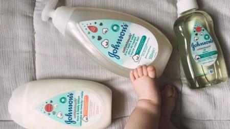 Přečtěte si zkušenosti maminek s kosmetikou Johnson's® Cottontouch™