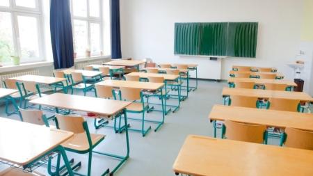AKTUÁLNĚ: Školy se otevřou, ale za nestandardních podmínek a ne pro všechny