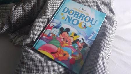 Otestováno dětmi: Kniha plná pohádek a známých postaviček od Disneyho