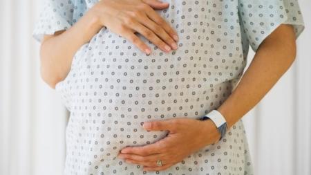 Funkční tkáň nádoru se zmenšila o polovinu, říká lékař, který operoval holčičku v děloze matky