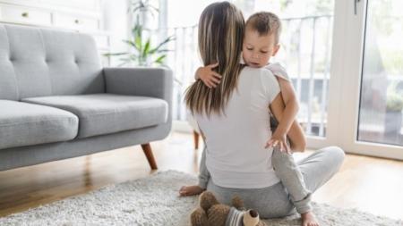 Schváleno: Alimenty za neplatiče bude dočasně hradit stát