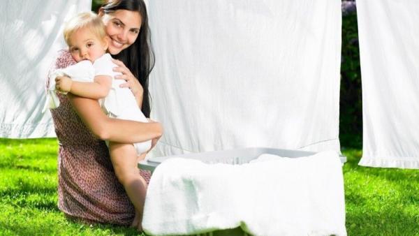 S Lovela Baby můžete prát prádlo celé své rodiny, včetně kojenců. Zdroj: Profimedia.cz.