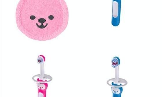 Dětské kartáčky z měkkého materiálu, jsou šetrné k dásním, rtům i tvářím dítěte. Zdroj: babybaby.cz.