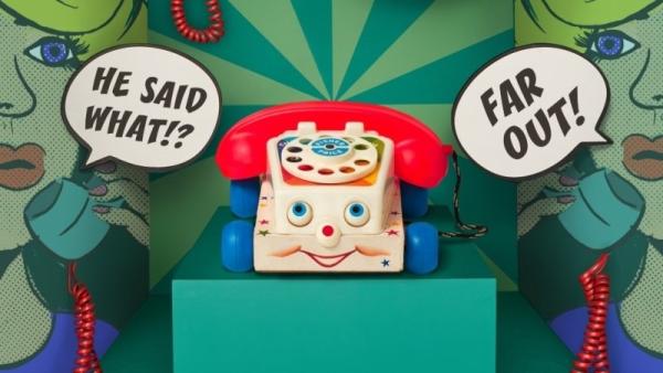 Telefon s otočným číselníkem Chatter Telephone. Zdroj: Fisher-Price