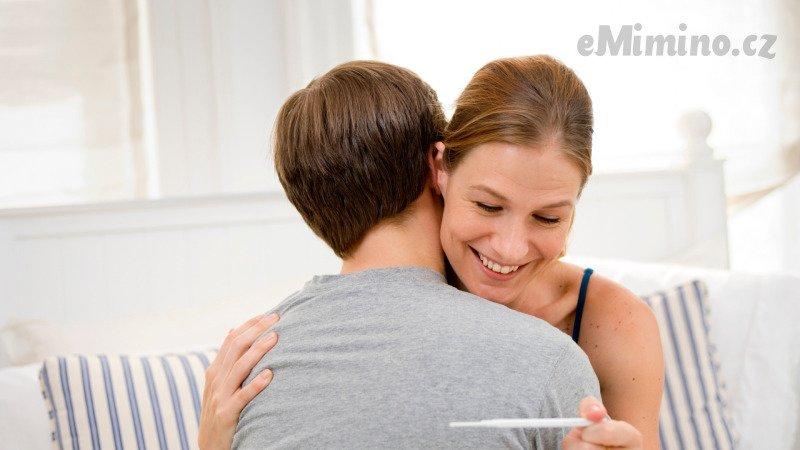 Při zpožděné menstruaci je čas na těhotenský test. Zdroj: Canva