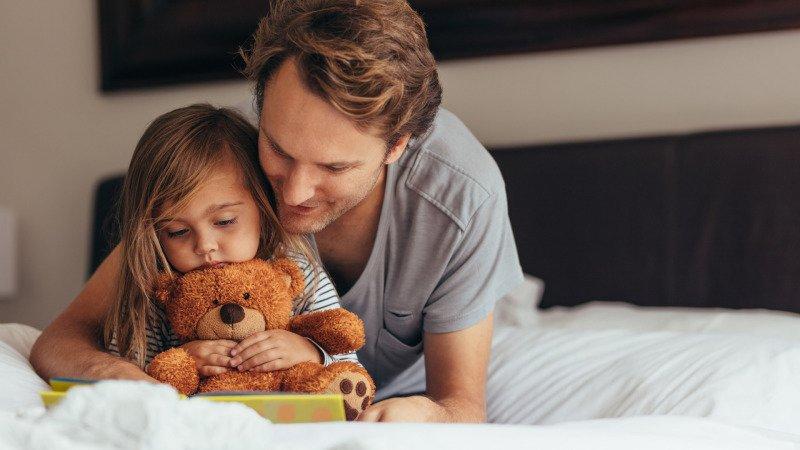 Čtení před spaním dítě pošle rychle dítě do říše snů. Zdroj: Canva