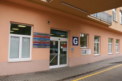 Porodnice Benešov. Nemocnice Rudolfa a Stefanie Benešov, Gynekologicko-porodnické oddělení: Vchod do porodnice.
