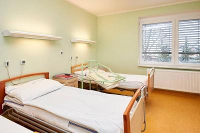 Porodnice Stod. Nemocnice a porodnice Stod, Gynekologicko-porodnické oddělení: Standardní sdílený pokojíček pro maminky.