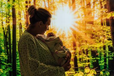 Porodnice Uherské Hradiště. Uherskohradišťská nemocnice a.s., Porodnicko-gynekologické oddělení: Maminka a novorozené děťátko.