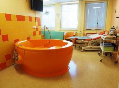 Porodnice Havířov, Porodnické oddělení a porodní sál: Plně vybavený porodní sál.