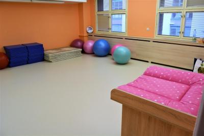 Porodnice Mladá Boleslav. Klaudiánova nemocnice, Gynekologicko-porodnické oddělení: Maminky si mohou i zacvičit.