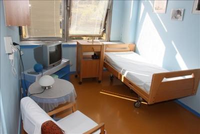 Porodnice Most. Nemocnice Most, o.z., Gynekologicko-porodnické oddělení: Nadstandardní pokojíček pro maminky v porodnici Most.