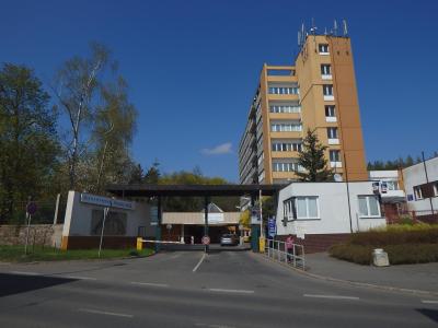Porodnice Rakovník. Vjezd do porodnice.