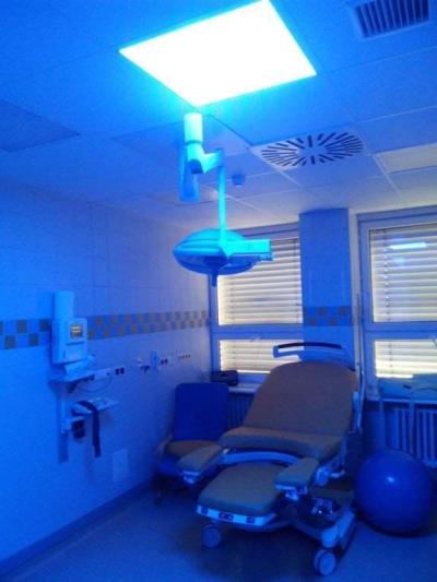 Porodnice Třinec, Gynekologicko-porodnické oddělení: Rodící maminka si může vybrat osvětlení na sále.