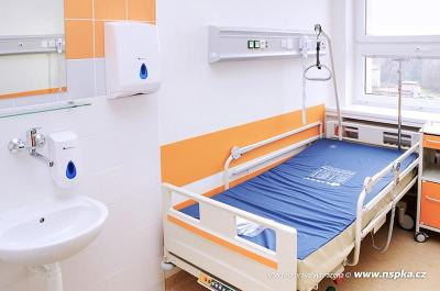 Porodnice v Karviné - Ráji, Gynekologicko-porodnické oddělení: Lůžko pro maminky po porodu.