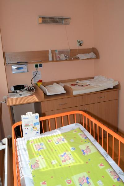 Porodnice Mladá Boleslav. Klaudiánova nemocnice, Gynekologicko-porodnické oddělení: Přebalovací pultík.