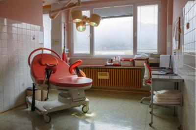 Porodnice Prachatice, Gynekologicko-porodnické oddělení: Porodní box se dá různě nastavit.