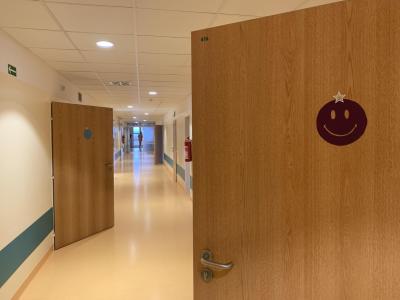Porodnice Havlíčkův Brod. Nemocnice Havlíčkův Brod, gynekologicko - porodnické oddělení: Chodba v porodnici v Havlíčkově Brodě.