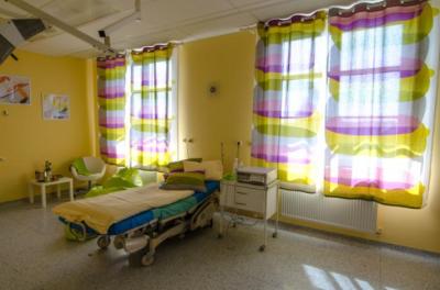 Porodnice Jičín a.s., Gynekologicko - porodnické oddělení: Možnost je i rodit v porodním pokoji v Jičínské porodnici.