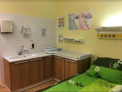 Porodnice Domažlice. Domažlická nemocnice a.s., Gynekologicko-porodnické oddělení: Nadstandardní pokojíček pro maminky.
