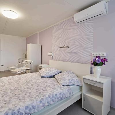 Porodnice Mělník. Nemocnice s poliklinikou Mělník, Gynekologicko-porodnické oddělení: Budete se spíše cítit jak v hotelu, než v nemocnici.