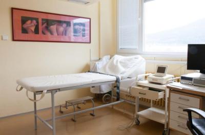 Porodnice Prachatice, Gynekologicko-porodnické oddělení: Lůžko na sono.