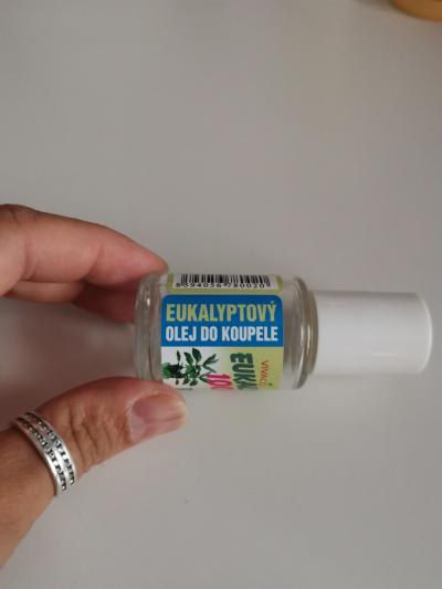 Batole (12 až 36 měsíců) | Dítě olizlo eukalyptovy olej