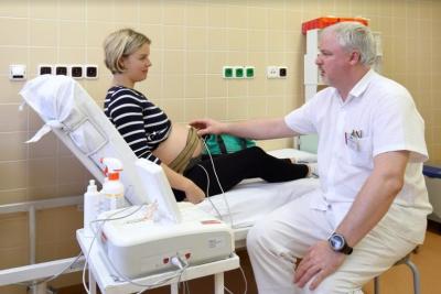 Porodnice Domažlice. Domažlická nemocnice a.s., Gynekologicko-porodnické oddělení: Poslechneme si srdíčko.
