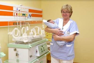 Porodnice Domažlice. Domažlická nemocnice a.s., Gynekologicko-porodnické oddělení: Vždy pečující sestřička.