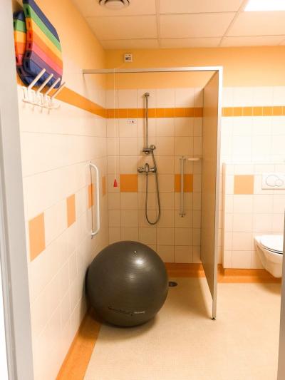 Porodnice Ostrava, Porodnicko-gynekologické oddělení: Sprchový kout v porodnici.