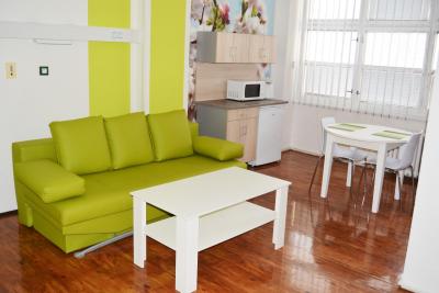 Porodnice Mladá Boleslav. Klaudiánova nemocnice, Gynekologicko-porodnické oddělení: Gauč pro návštěvy v porodnici.