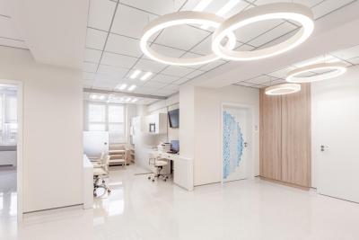 Porodnice Hořovice. Nemocnice Hořovice, gynekologicko-porodnické oddělení: Prostorná a prosvětlená sesterna.