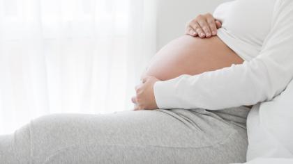 Přenášení po termínu porodu: Co uleví a pomůže