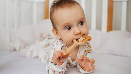 Růst zubů u kojenců, jak ulevit od bolesti?