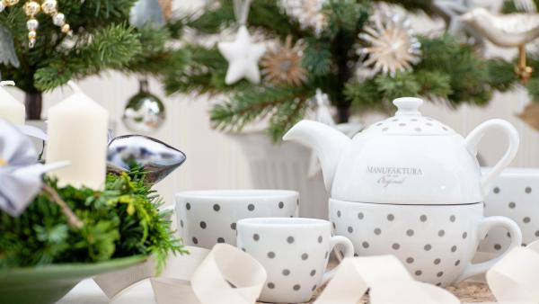 produktová fotka porcelánového setu - konvička a šálky Manufaktura.