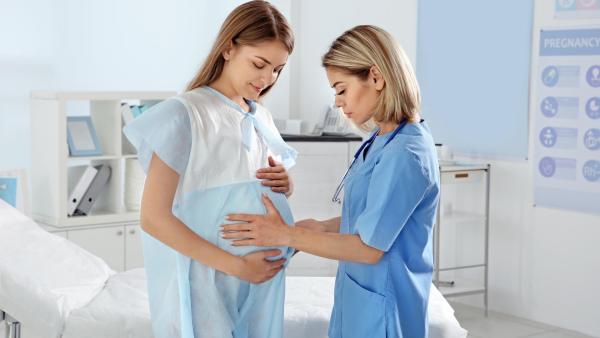 Jaké faktory ovlivňují rozhodnutí o pozdním rodičovství