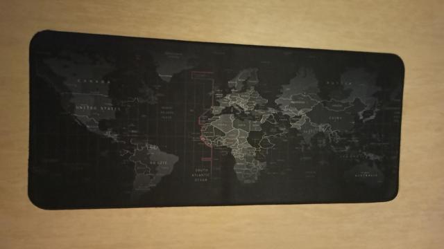 Podložka - mapa světa - pod klávesnici a myš
