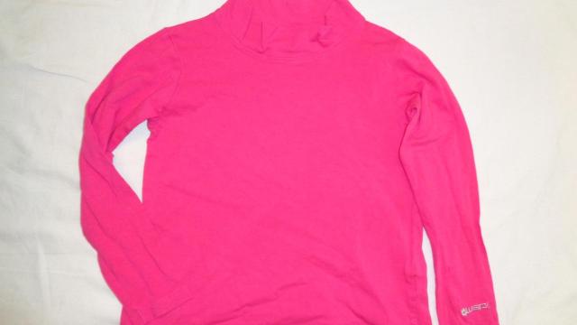 Pěkné sytě růžové tričko s roláčkem