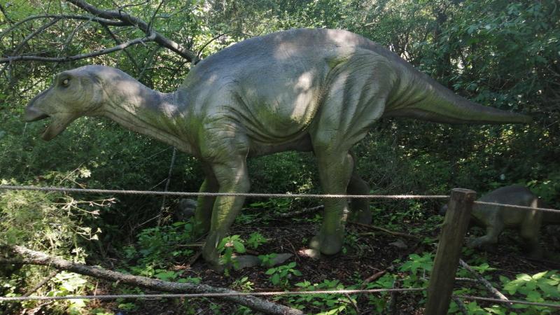 Socha dinosaura ve Fajnparku.