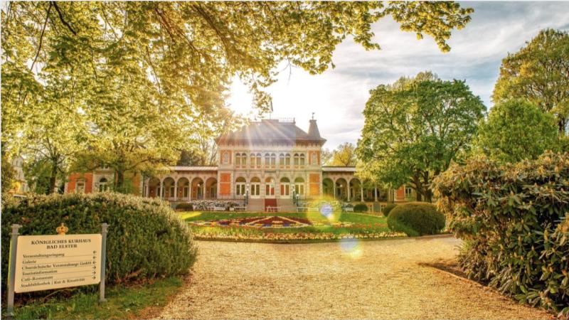 Bad Elster, moderní terapeutické a relaxační centrum, lázně. Zdroj: © Adobe Stock