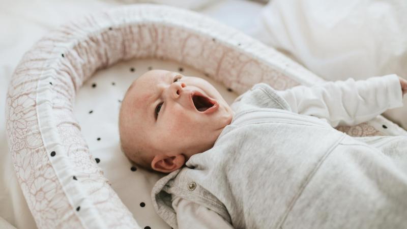 Miminko zývá v hnízdečku od Sleepee