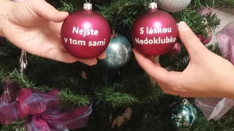 Nedoklubko vánoční ozdoby nejste v tom sami