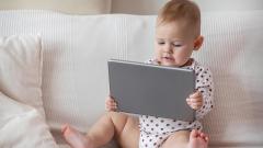 Snacha honí kariéru a moje vnoučata jsou závislá na tabletech. Už nedokážu mlčet